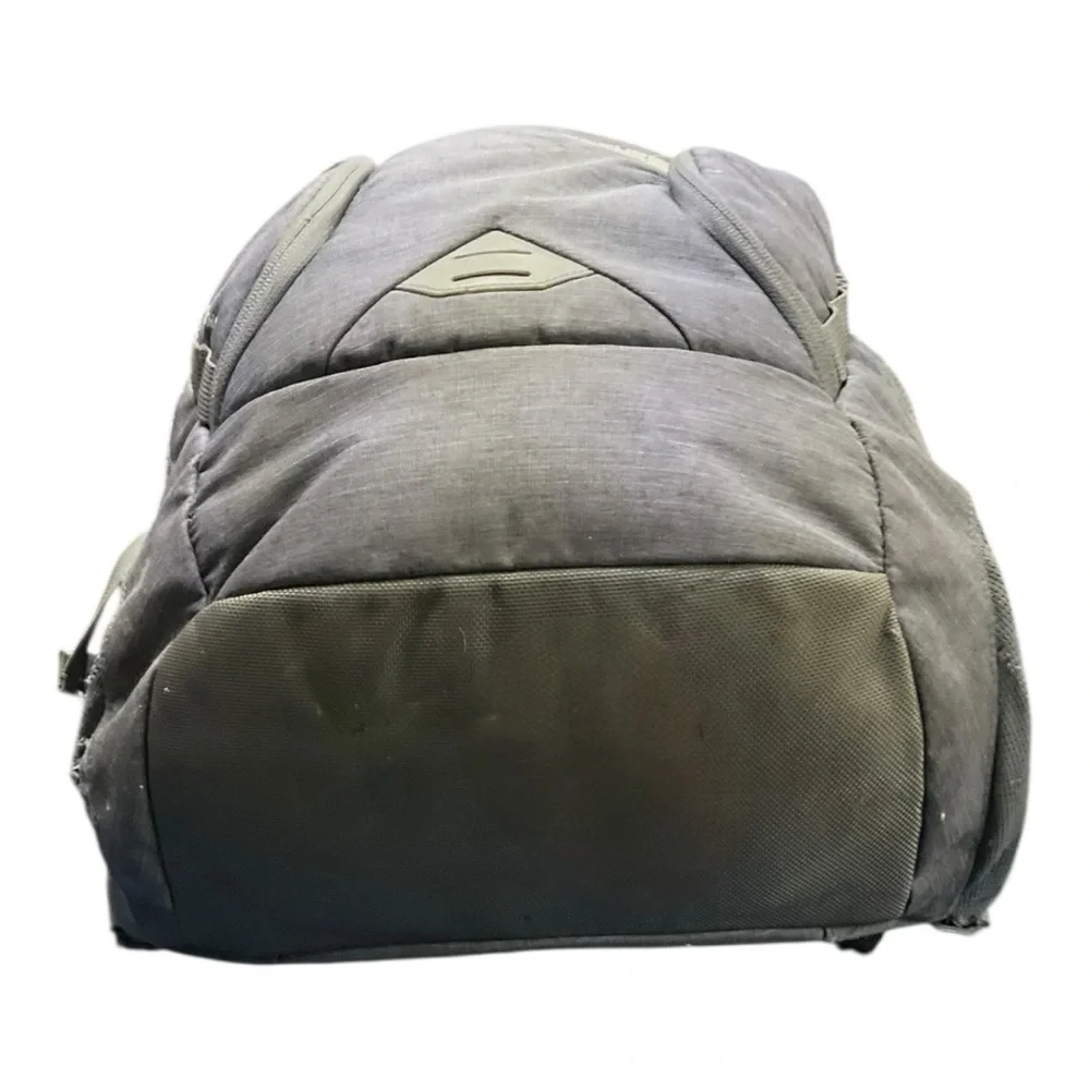 The North Face Mainframe Backpack GrayFlexVent Laptop Travel Daypack Mens Womens